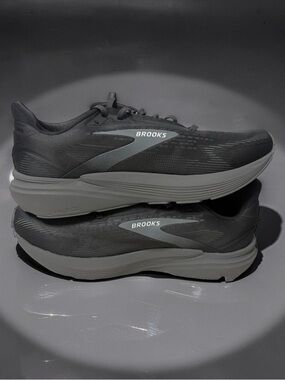 Brooks Men's Black and Gray Running Shoes